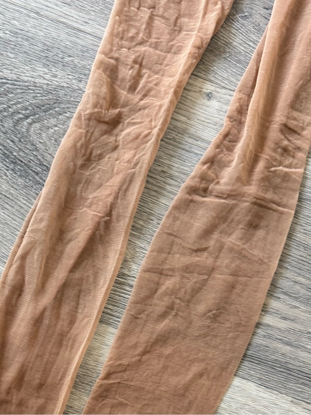 Hanes Ultra Silky Sheer Pantyhose - Picture 4 of 6